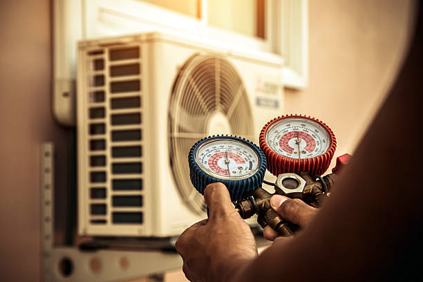Professional Hvac Installation technician working in Alexander, AR